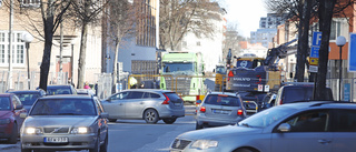 Rörigt för bilister på Drottninggatan – korsning avstängd till juni