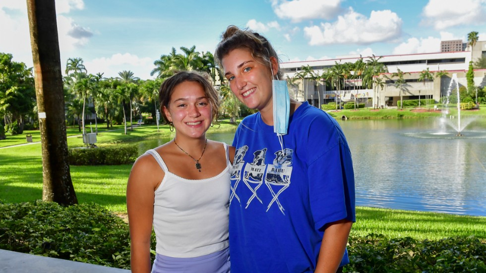 Jane Osowski från Wisconsin läser biologi vid Florida International University i Miami. Både hon och Meg Taggart från Indiana, som pluggar marinbiologi, är överens om att klimatet är en viktig framtidsfråga.