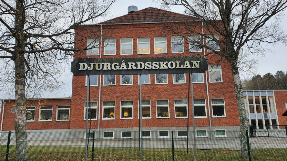 Det är oansvarigt att dra ner resurserna på Djurgårdsskolan så pass mycket att det har fått konsekvenser för arbetsmiljön, samtidigt som Eskilstuna kommun gör ett stort plusresultat, anser debattören.