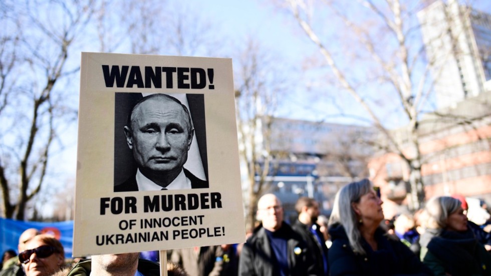 Demonstrationer utanför Rysslands ambassad Stockholm. Arkivbild.