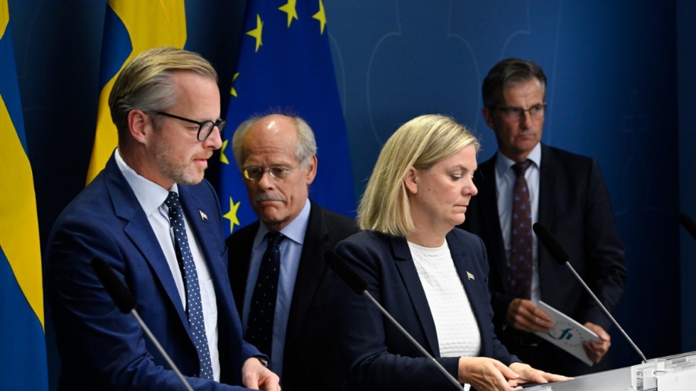 Statsminister Magdalena Andersson (S) höll en pressträff den 3 september med (från vänster) finansminister Mikael Damberg (S), riksbankschef Stefan Ingves och Finansinspektionens generaldirektör Erik Thedéen om åtgärderna.