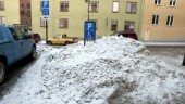 Snöberg hindrar handikapplatsen