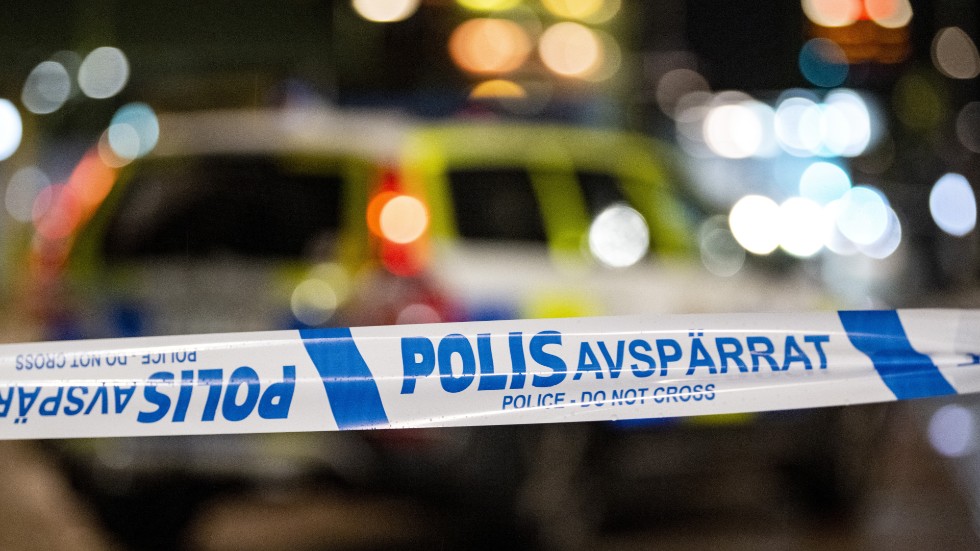 Polisen hade flera resurser på plats i Skutskär under torsdagen efter att en man hittats död. Arkivbild.