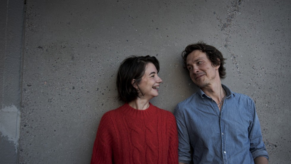 Louise Peterhoff och Oscar Töringe spelar huvudrollerna i "Alltid vara vi" på Kulturhuset Stadsteatern.