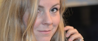 Linnea Olsson bjuder upp publiken