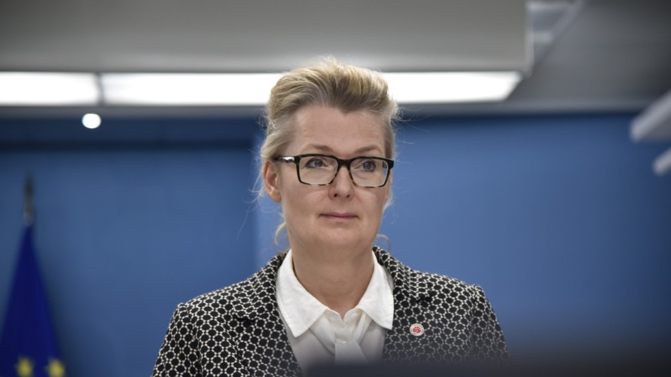 Skolminister Lina Axelsson Kihlblom (S) under fredagens pressträff.