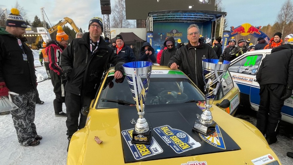 Peter och Kjell Fransson kom tvåa i den historiska klassen av Svenska Rallyt i Umeå.