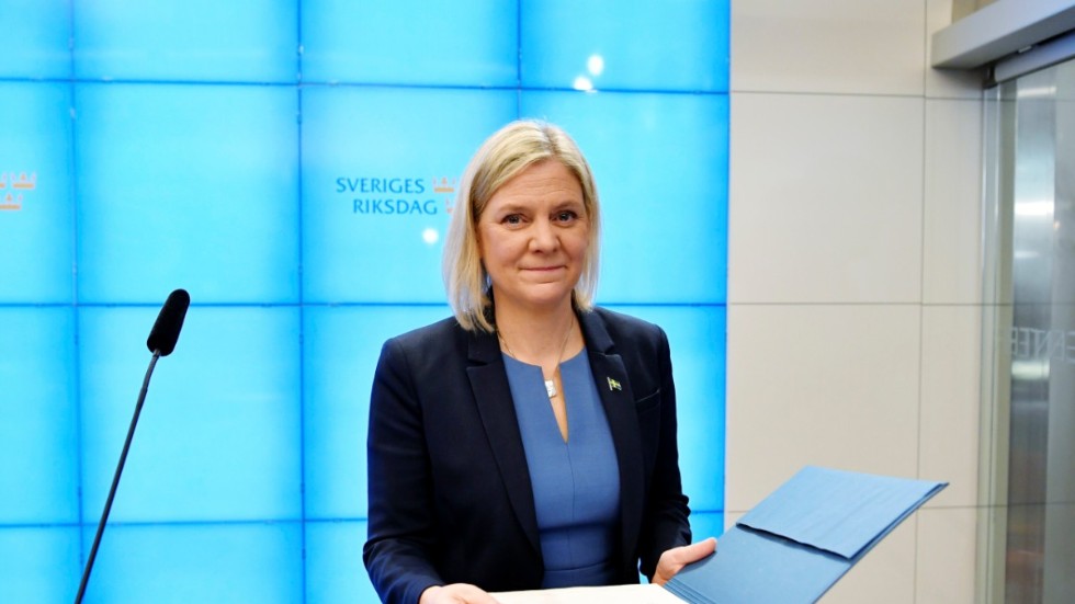 Magdalena Andersson (S) – tillträdde och begärde sig entledigad samma dag. En ny statsministeromröstning blir följden av att MP hoppar av regeringen.