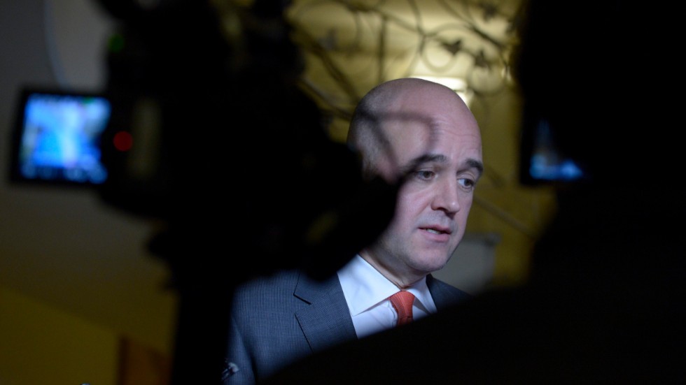 Att Fredrik Reinfeldt medverkat som expert i flera tv-kanaler för att bedöma kriget i Ukraina tycker S.G.Daun är märkligt.