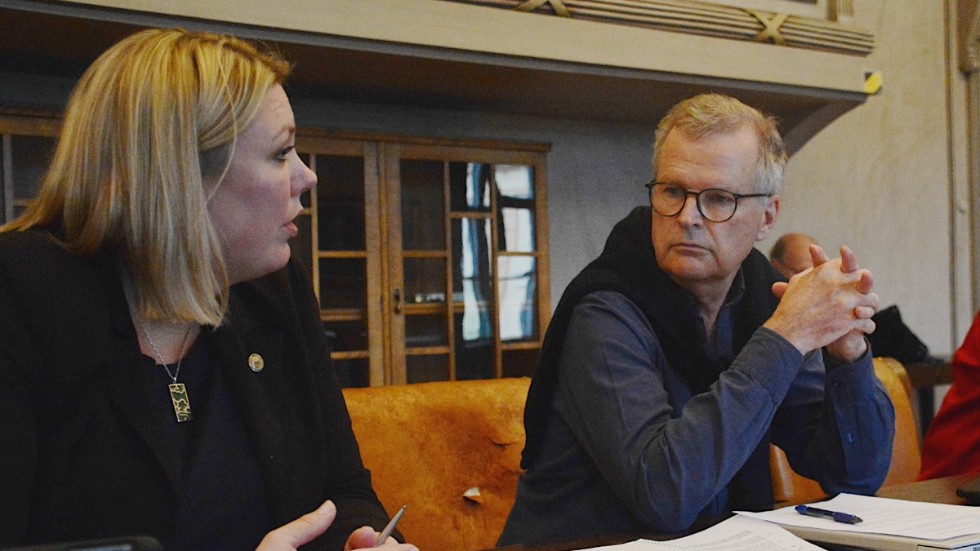 Marie Nicholson (M) är nu inne på att det är dags att börja sänka skatten från och med 2023. Jacob Käll (C) säger att man vill sänka, men att det än så länge inte finns utrymme för det och att många stora investeringar står för dörren.