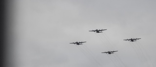 Flygande "julkulan" flög över länet – fyra Hercules i luften 