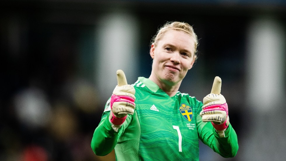 Målvakten Hedvig Lindahl blev ett helt ny namn för den ofrivillige sportreportern.