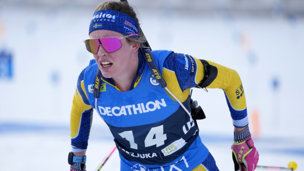 Elvira Öberg vann sprinten i Pokjluka och fick en drömstart på VM-året 2023.
