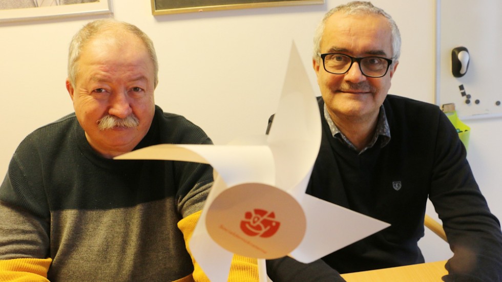 Socialdemokraterna i Hultsfred säger ja till vindkraftssatsningen utanför Målilla. Trots att det handlar om betydligt större snurror än på bilden. Tommy Rälg och Tomas Söreling presenterar ställningstagandet.
