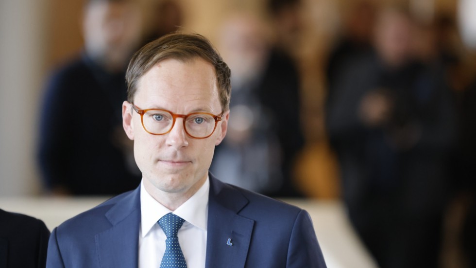 Mats Persson (L) hävdar att regeringen inte kommer se akademisk frihet som "en pappersprodukt, en slogan". Så vad tänker utbildningsministern göra?
