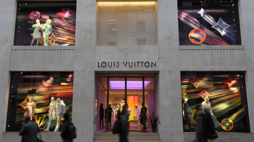 Enligt Forbes besöker Bernard Arnault omkring 25 butiker varje lördag. Både sina egna, som Louis Vuitton, och konkurrenters. Arkivbild.
