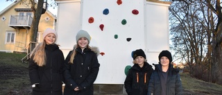 Snart kan man klättra på "kyrkväggen" • Nya utemiljön i Vimmerby börjar ta form • Barnens betyg: "Kyrkan är gullig"