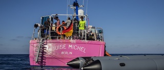 Hjälpskepp låter migranter gå iland i Italien