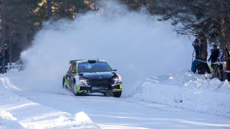 Oliver Solberg och kartläsaren Elliot Edmondson närmar sig segern i WRC2-klassen.
