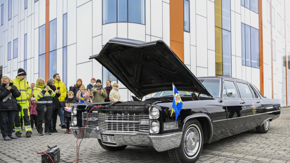 Kungaparet besökte Jönköping i torsdags. Efter besöket på Kulturhuset Spira hade bilen som kungaparet skulle åka kortege i startproblem.