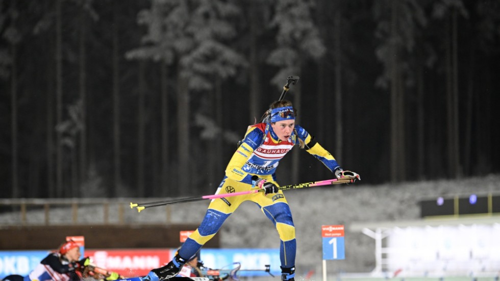 Elvira Öberg hamnade precis utanför pallen, men blev bästa svenska i sprinten i Hochfilzen. Arkivbild.
