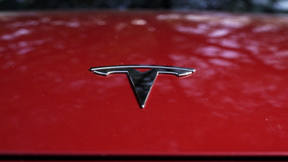 Efter att ha försökt förhandla ett kollektivavtal med elbilstillverkaren Tesla varslar nu svenska fackföreningen IF Metall om strejk. Arkivbild.