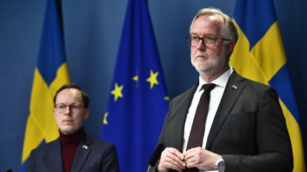 Utbildningsminister Mats Persson (L) och arbetsmarknads- och integrationsminister Johan Pehrson (L) under onsdagens pressträff.