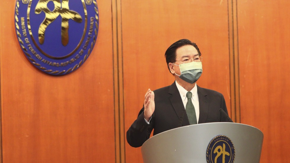 Taiwans utrikesminister Joseph Wu oroas över att Kina höjt tonläget och att ett väpnat angrepp kan vara på väg. 

