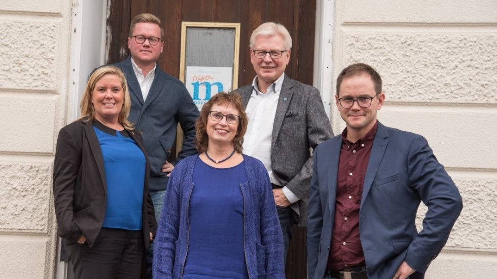 M&KD-alliansen är namnet på oppositionen i Region Kalmar län. Under tisdagen presenterade de sin budget för regionen. Från vänster: Malin Sjölander (M), Carl Dahlin (M), Gudrun Brunegård (KD), Anders Andersson (KD), Pär-Gustav Johansson (M).