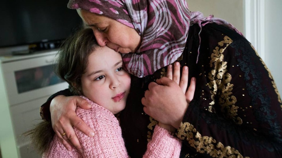 Uppehållstillstånd. Tioåriga Marwa bor och går i skolan i Ödeshög. Nu ska hon utvisas, fastän hennes mamma har uppehållstillstånd i Sverige och hon inte har någonstans att bo i Marocko.