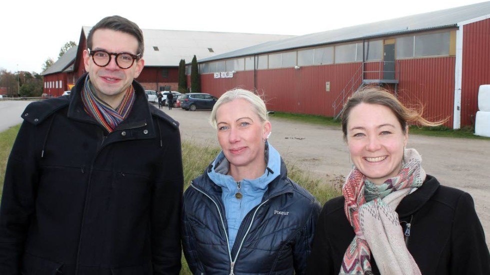 Elias Aguirre, Mia Eriksson och Rebecka Hovenberg disktuterade gång- och cykelvägen utmed Björkövägen och Stjärnorpsvägen som beräknas stå klar i slutet av 2020.