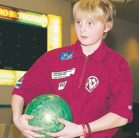 Jesper, 11 år, är redan en stor spelare.