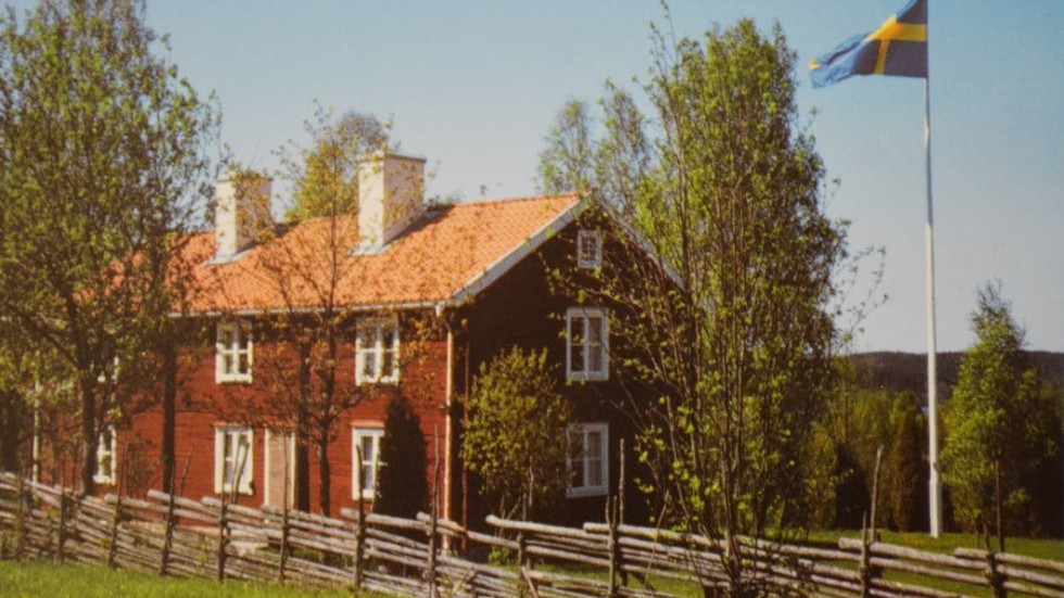 Hembygdsgården i Djursdala ligger vackert vid Lindstorps kulle.