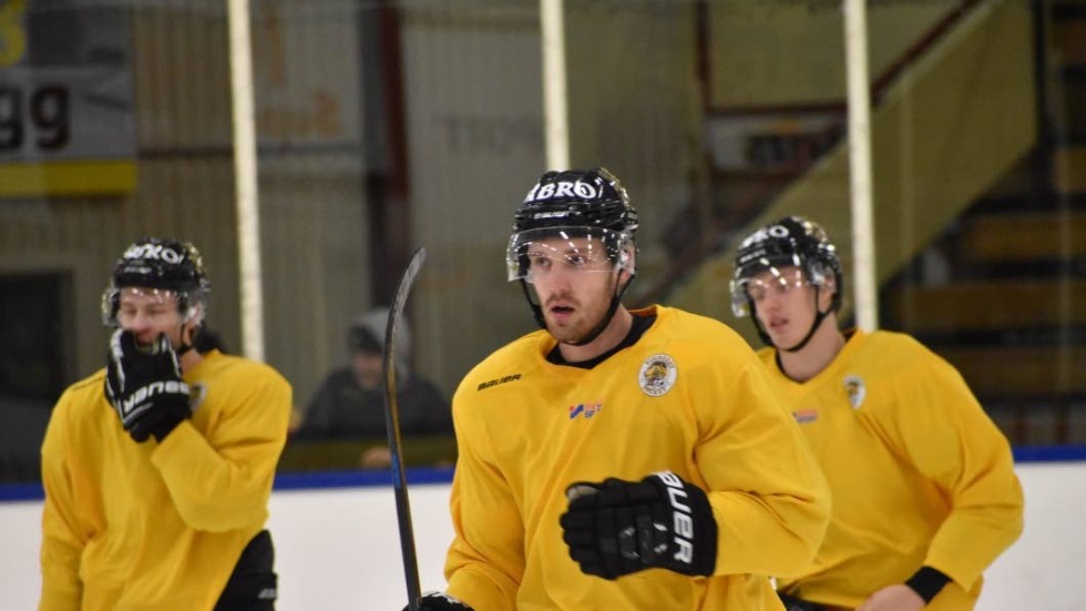 Pontus Johansson har inte spelat hockey på över en månad. Nu är han tillbaka i VH igen.