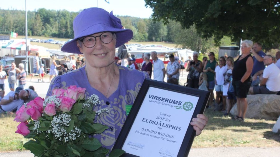 Barbro Wenden på Virserums Konsthall uppmuntrades med priset Årets eldsjäl, som tack för det hon gör för orten.