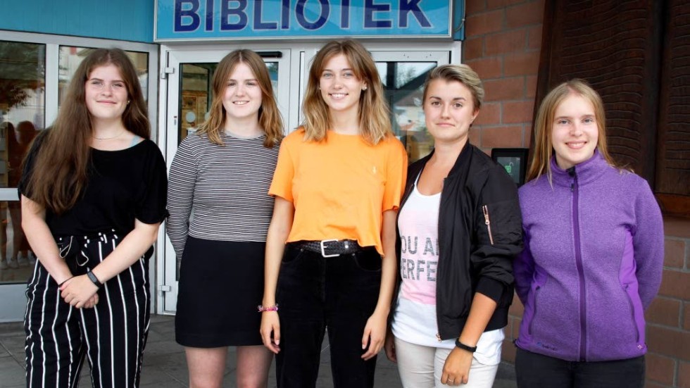 Från vänster: Lea Ljungqvist, Maja Alvin, Märta Svensson, Estefani Sanchez Ruida och Moa Hoffstedt. Kinda ungdomsråd.