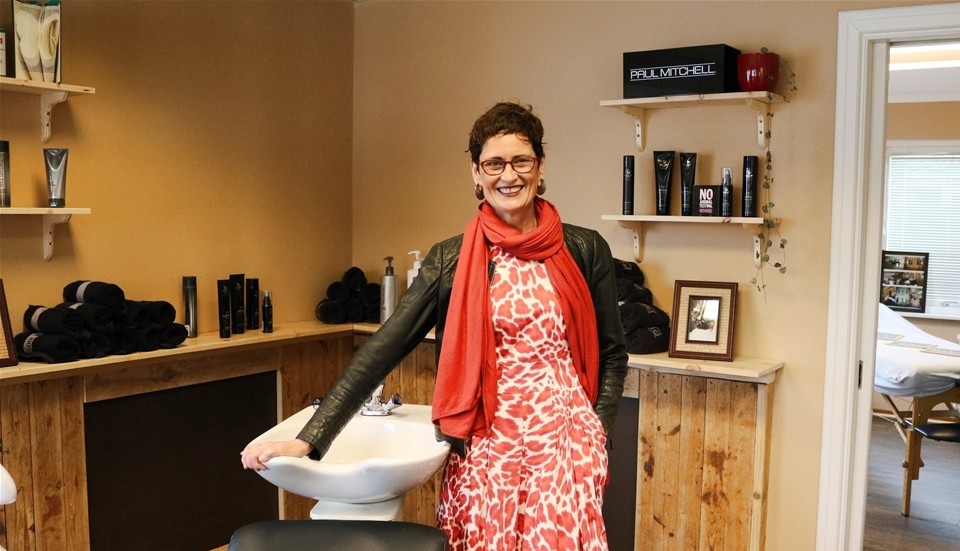 Nathalie Bonte har öppnat frisörsalong i Asby. Foto: Erica Månsson