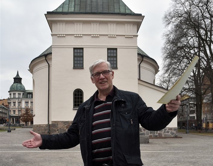 Rolf Vårdstedt har sjungit i hundratals kyrkor under sitt musikaliska liv, bland annat i S:t Lars kyrka. Foto: Carolina Fransson
