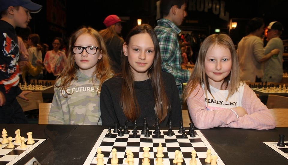 Amanda Nyström, Sanna Velagic och Malva Glimståhl från Lindblomskolan, som tog hem en tredjeplats genom 4C.