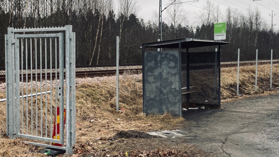Insändarskribenten bor i Hållsta och är besviken på att flera bussavgångar försvunnit.