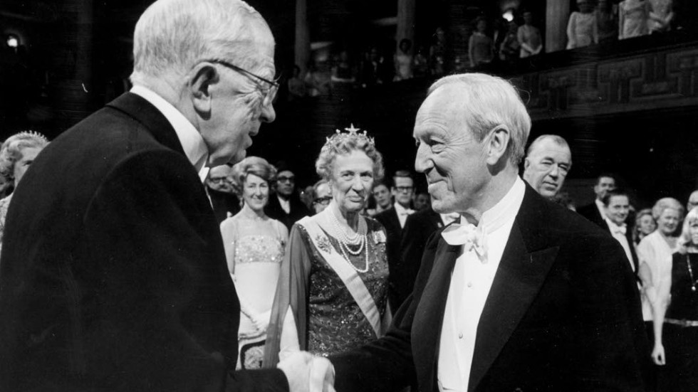 Kärnkraftskritiker. 1970 mottog Hannes Alfvén (1908-95) nobelpriset i fysik av Gustaf VI Adolf.
