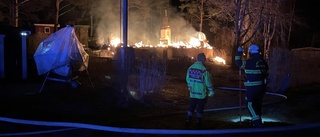 Sommarstuga förstörd i brand utanför Trosa