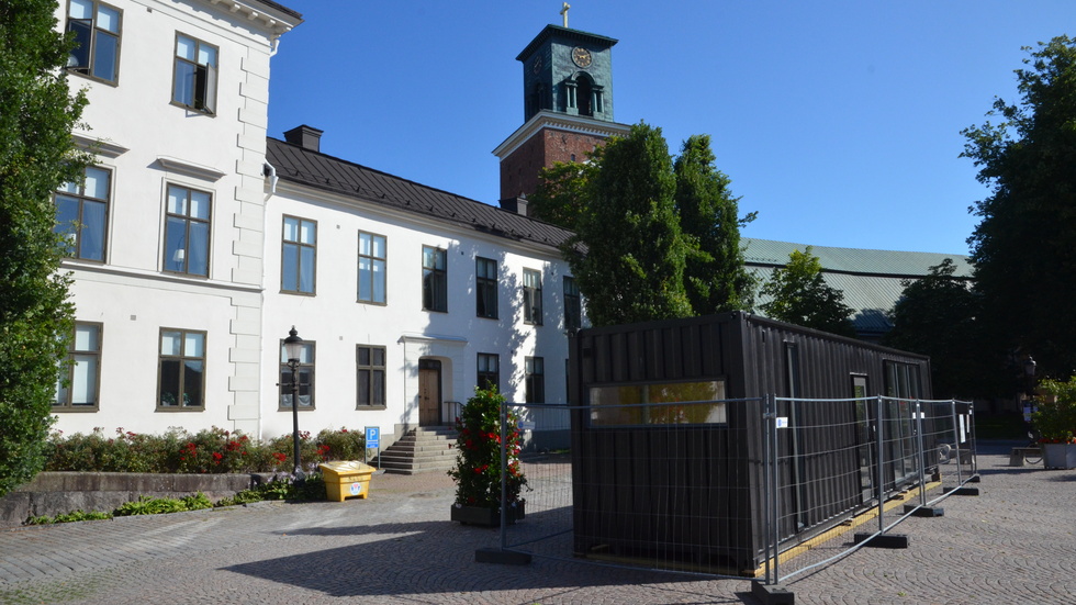 "Kommunen ställer på Stora torget upp containers tänkta att inrymma ett kafé" skriver insändarskribenten. Arkivbild