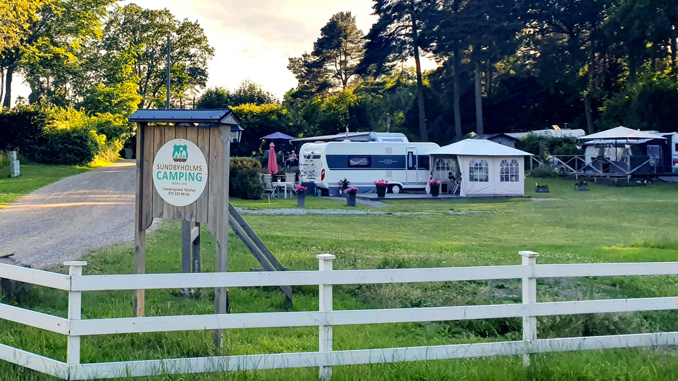 Varför har några få personer  fått för sig att just campingen i Sundbyholm är så attraktiv? 