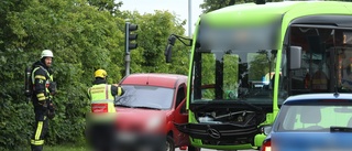 Trafikolycka mellan personbil och buss i centrala Nyköping