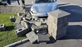 Kollision i korsning – bil fortsatte in i mur