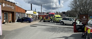 Trafikolycka i Vimmerby: "Bil har kört in i kontoret"