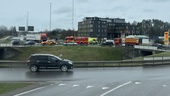 Civil polisbil inblandad i kollision i rondell i Linköping
