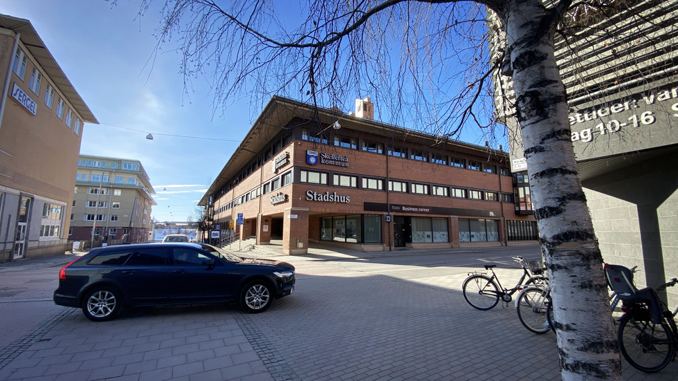 Skribenten resonerar kring Skellefteå kommuns organisation och arbetsmiljö.