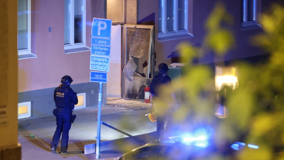En detonation inträffade i ett trapphus i ett flerfamiljshus i Sundbyberg norr om Stockholm natten till söndag.